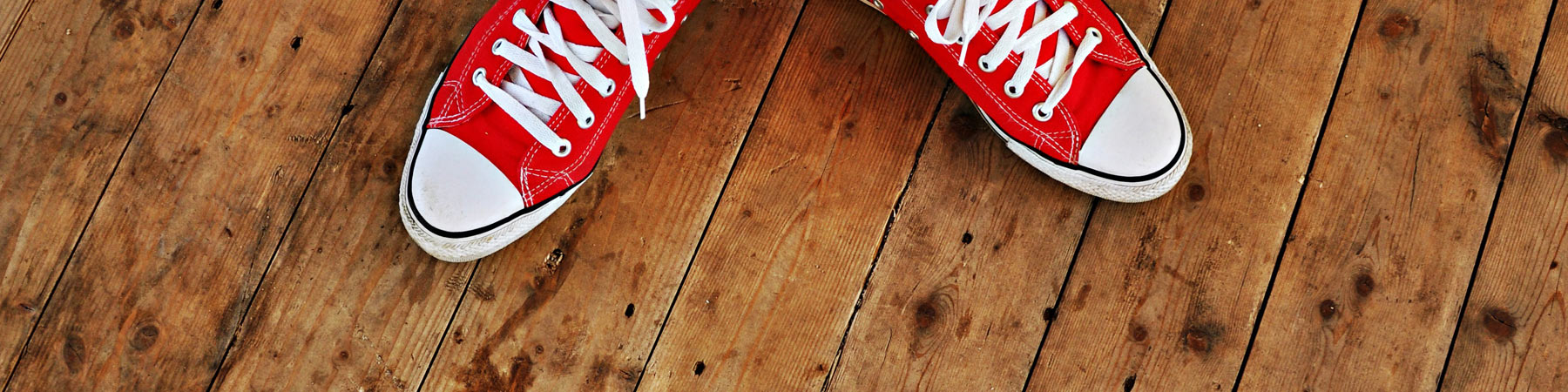 Entfernen und Entsorgen alter Bodenbeläge - Neuverlegung von Teppichböden, Parkett, Laminat oder PVC - Anpassung von Türen - Erstbehandlung aller Bodenbeläge - Instandhaltung und Pflege innerhalb der Nutzungsdauer