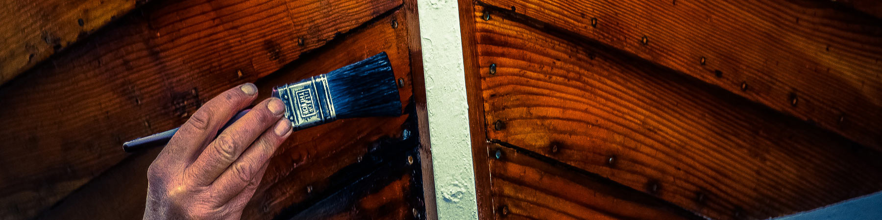 Entrümpelungsarbeiten - Entfernung und Entsorgung alter Tapeten - Anbringen von Tapeten nach Wunsch - Wand-/Tapetenbeschichtung - Lackierarbeiten - Renovierungsarbeiten - Abschleifen von Türrahmen, Fensterrahmen - Bilder und Lampen aufhängen - u.v.m